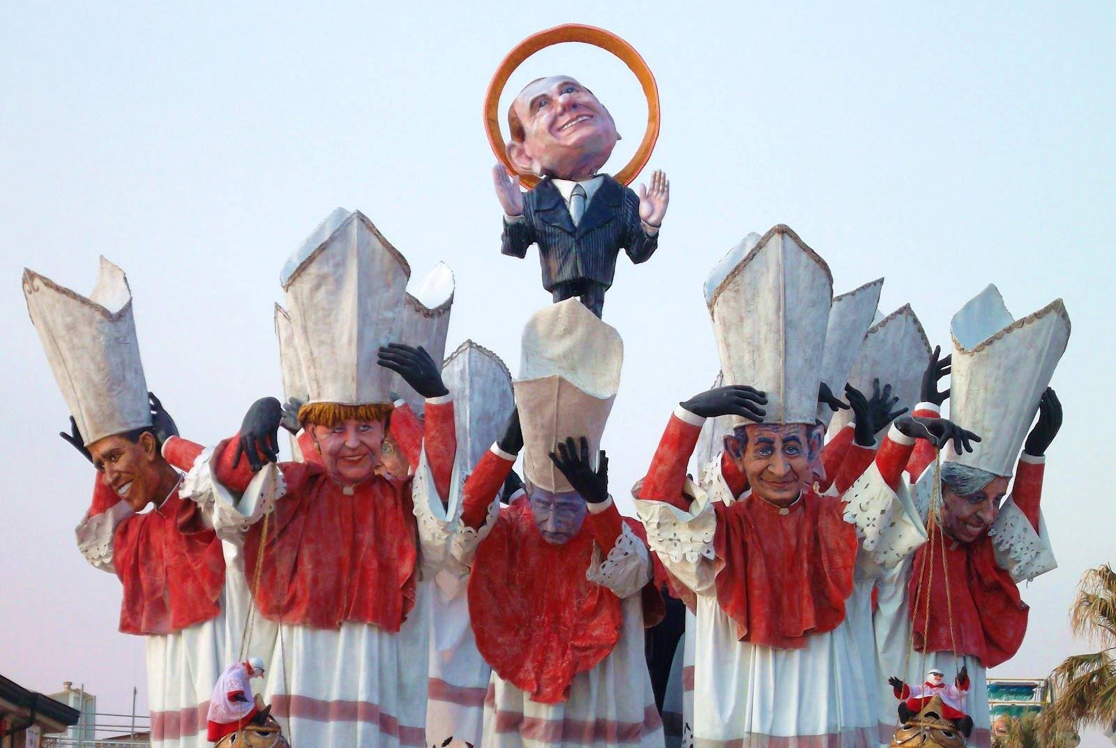 Праздники в Тоскане, март: сатирический карнавал в Виареджо